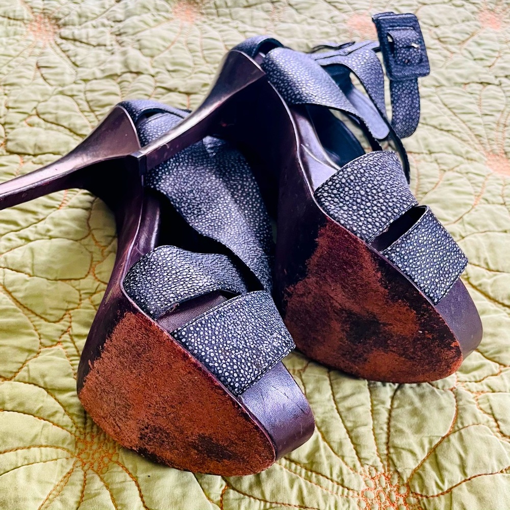 BCBGMaxAzria heels - Picture 6 of 6